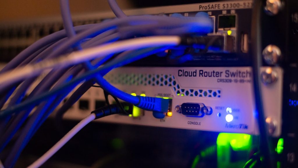 firewalld vs iptables: 7 diferencias que definen tu elección en Linux