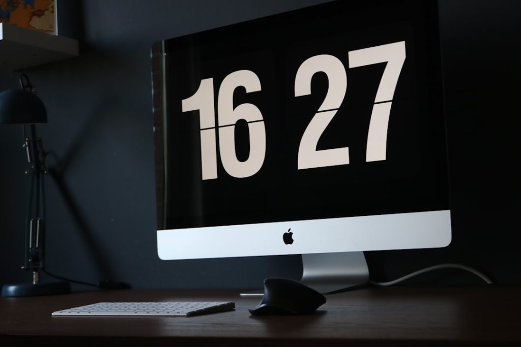 Pantalla de iPhone mostrando la interfaz de iOS 27 con Apple Intelligence activo